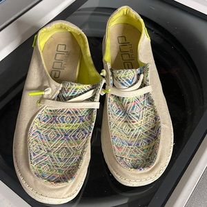 Hey Dude size 11 women’s only worn once